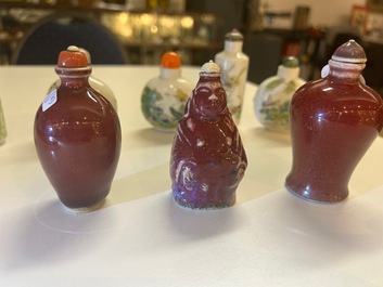 Trois tabati&egrave;res en porcelaine de Chine &agrave; &eacute;mail flamb&eacute;, 18/19&egrave;me