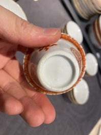 Een Chinees ijzerrood en verguld 36-delig 'Shou' servies, Tongzhi merk en periode