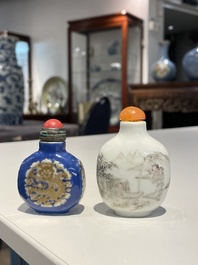 Twee Chinese snuifflessen in porselein, Daoguang merk en periode