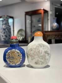Twee Chinese snuifflessen in porselein, Daoguang merk en periode