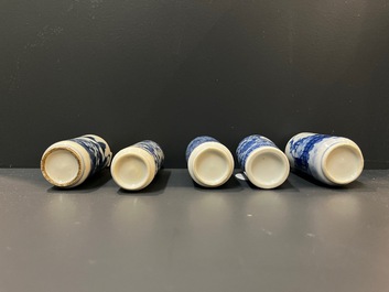 Cinq tabati&egrave;res en porcelaine de Chine en bleu et blanc, 19/20&egrave;me