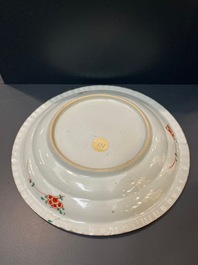 Paire de plats en porcelaine de Chine famille verte &agrave; d&eacute;cor de ph&eacute;nix, Kangxi