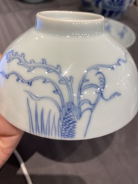 Paire de bols en porcelaine de Chine en bleu et blanc &agrave; d&eacute;cor de ph&eacute;nix, marque et &eacute;poque de Yongzheng