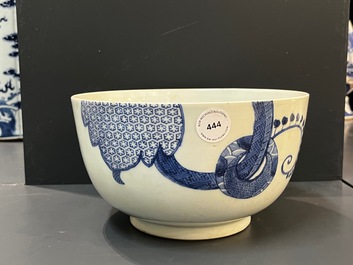 Een Chinese blauw-witte 'Bleu de Hue' kom voor de Vietnamese markt, Nguyen merk, 18e eeuw