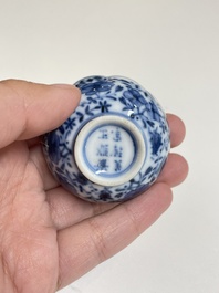 Een diverse collectie blauw-wit Chinees porselein, 19/20e eeuw