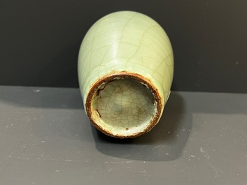 Vase en porcelaine de Chine c&eacute;ladon de Longquan &agrave; monture en bronze dor&eacute;, Ming