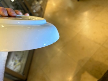 Assiette en porcelaine de Chine en bleu et blanc &agrave; d&eacute;cor d'une sc&egrave;ne fluviale, Yongzheng