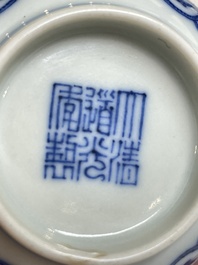 Een diverse collectie blauw-wit Chinees porselein, 19/20e eeuw