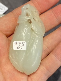 Cinq sculptures en jade blanc et c&eacute;ladon, Chine, Qing/R&eacute;publique