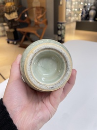 Cinq vases en porcelaine de Chine en c&eacute;ladon monochrome, Qing