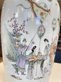 Quatre vases en porcelaine de Chine qianjiang cai, 19/20&egrave;me