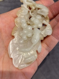 Cinq sculptures en jade blanc et c&eacute;ladon, Chine, Qing/R&eacute;publique