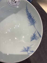 Paire de bols en porcelaine de Chine en bleu et blanc &agrave; d&eacute;cor de ph&eacute;nix, marque et &eacute;poque de Yongzheng