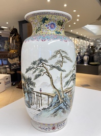 Twee Chinese famille rose vazen, Qianlong merk, Republiek