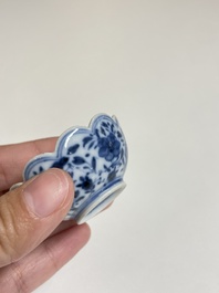 Een diverse collectie blauw-wit Chinees porselein, 19/20e eeuw