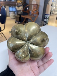 Six br&ucirc;le-parfums en bronze, Chine, 19/20&egrave;me