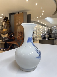 Een diverse collectie blauw-wit Chinees porselein, 19/20e eeuw
