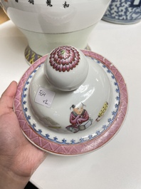 Twee Chinese famille rose vazen, Qianlong merk, Republiek