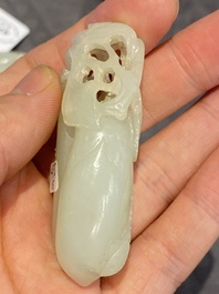 Cinq sculptures en jade blanc et c&eacute;ladon, Chine, Qing/R&eacute;publique