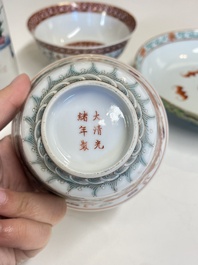 A Chinese famille rose brush pot, two plates and two bowls, 19/20th C.
