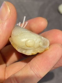 Cinq sculptures en jade blanc et c&eacute;ladon, Chine, Qing/R&eacute;publique