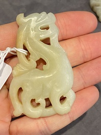 Cinq sculptures en jade blanc et c&eacute;ladon, Chine, Qing/R&eacute;publique