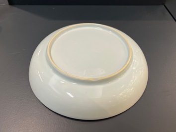 Assiette en porcelaine de Chine en bleu et blanc &agrave; d&eacute;cor d'une sc&egrave;ne fluviale, Yongzheng