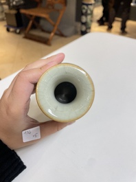 Cinq vases en porcelaine de Chine en c&eacute;ladon monochrome, Qing