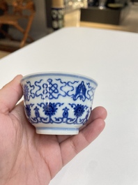 Een diverse collectie blauw-wit Chinees porselein, 19/20e eeuw