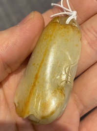 Cinq sculptures en jade blanc et c&eacute;ladon, Chine, Qing/R&eacute;publique