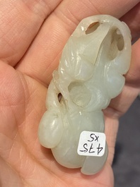 Cinq sculptures en jade blanc et c&eacute;ladon, Chine, Qing/R&eacute;publique