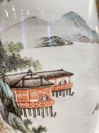 Twee Chinese famille rose vazen, Qianlong merk, Republiek
