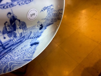 Assiette en porcelaine de Chine en bleu et blanc &agrave; d&eacute;cor d'une sc&egrave;ne fluviale, Yongzheng