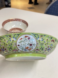 A Chinese famille rose brush pot, two plates and two bowls, 19/20th C.