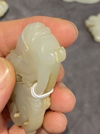 Cinq sculptures en jade blanc et c&eacute;ladon, Chine, Qing/R&eacute;publique