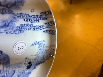 Assiette en porcelaine de Chine en bleu et blanc &agrave; d&eacute;cor d'une sc&egrave;ne fluviale, Yongzheng