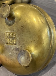 Br&ucirc;le-parfum tripode en bronze dor&eacute;, Chine, marque de Xuande, 19&egrave;me