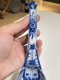 Een diverse collectie blauw-wit Chinees porselein, 19/20e eeuw