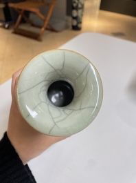 Cinq vases en porcelaine de Chine en c&eacute;ladon monochrome, Qing