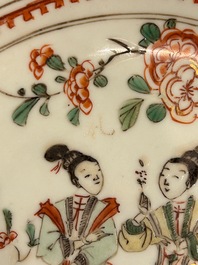 Een paar Chinese famille verte 'Xi Xiang Ji' borden, Kangxi