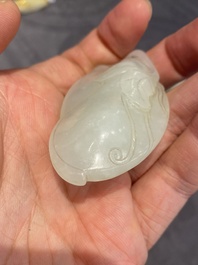 Cinq sculptures en jade blanc et c&eacute;ladon, Chine, Qing/R&eacute;publique