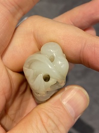 Cinq sculptures en jade blanc et c&eacute;ladon, Chine, Qing/R&eacute;publique