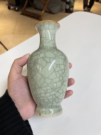 Cinq vases en porcelaine de Chine en c&eacute;ladon monochrome, Qing