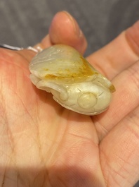 Cinq sculptures en jade blanc et c&eacute;ladon, Chine, Qing/R&eacute;publique