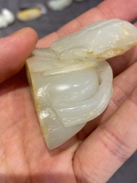 Cinq sculptures en jade blanc et c&eacute;ladon, Chine, Qing/R&eacute;publique