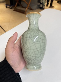 Cinq vases en porcelaine de Chine en c&eacute;ladon monochrome, Qing