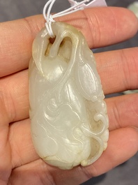 Cinq sculptures en jade blanc et c&eacute;ladon, Chine, Qing/R&eacute;publique
