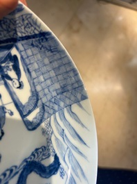 Assiette en porcelaine de Chine en bleu et blanc &agrave; d&eacute;cor d'une sc&egrave;ne fluviale, Yongzheng