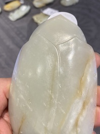Guanyin sur tr&ocirc;ne de lotus en jade blanc sculpt&eacute;, Chine, Qing