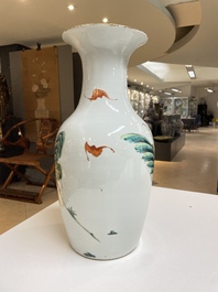 Paire de vases en porcelaine de Chine famille rose &agrave; d&eacute;cor des 'Sanxing', 19&egrave;me